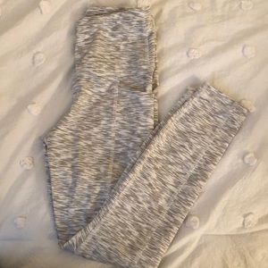LIKE NEW 90 Degree Cropped Leggings